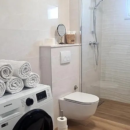 Aria With Jacuzzi, Near Split Appartamento *