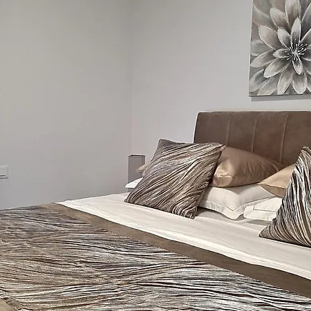 Апартаменты Aria With Jacuzzi, Near Split Подстрана