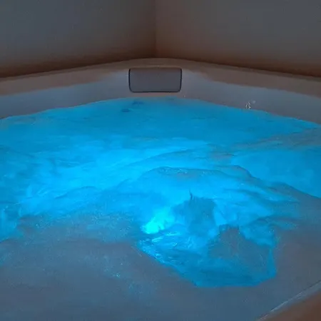 Aria With Jacuzzi, Near Split *